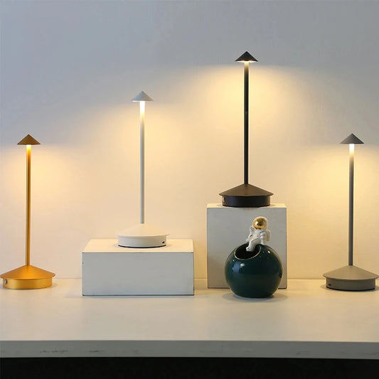 Luminária de mesa LED recarregável com sensor de toque. 3 temperaturas de cor e ajuste contínuo de intensidade.