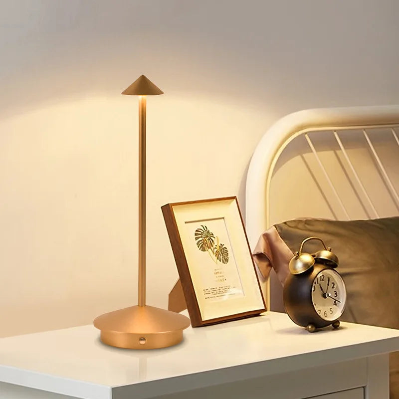 Luminária de mesa LED recarregável com sensor de toque. 3 temperaturas de cor e ajuste contínuo de intensidade.
